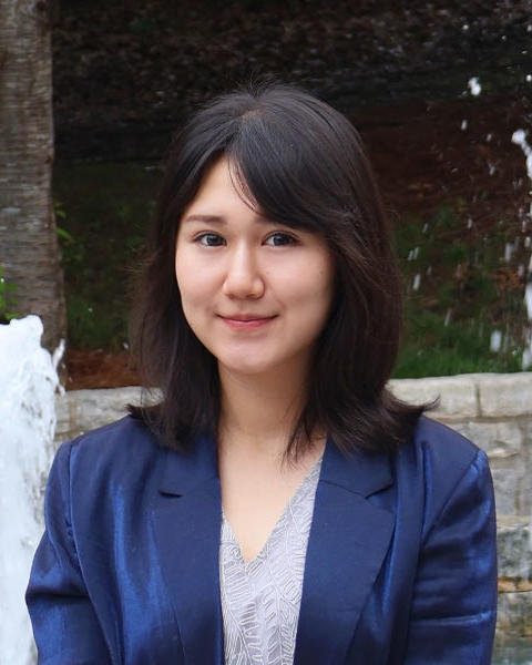 Qiao in front of Fountain